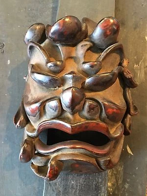 Máscara de teatro japonesa de madeira lacada do século 19 - Imagem 1 de 4