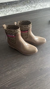 Coach Rivington Rain Booties Tan SZ 6 - Picture 1 of 6