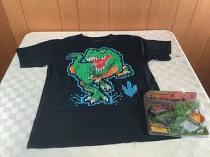 Nueva camiseta Dino para niños talla XL de Rude Boyz tiene un juguete Cyber Dino - Imagen 1 de 4