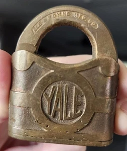 ANTIQUE VINTAGE BRASS YALE & TOWNE STAMFORD CT. PADLOCK LOCK NO KEY - Picture 1 of 11