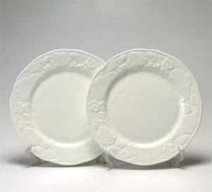 Wedgwood Strawberry & Vine 28cm Dinner Plate Pair Fine Bone China England - Picture 1 of 3