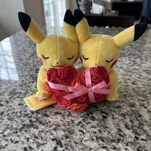 Pokemon Center Sweetheart Pikachu coppia mensile rose peluche 7” NUOVO NUOVO CON ETICHETTE 2017 #18 - Foto 1 di 14