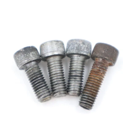 01 02 2001 2002 Suzuki GSXR 1000 Juego de pernos trasero derecho izquierdo piezas OEM B81 Foto 1 de 4