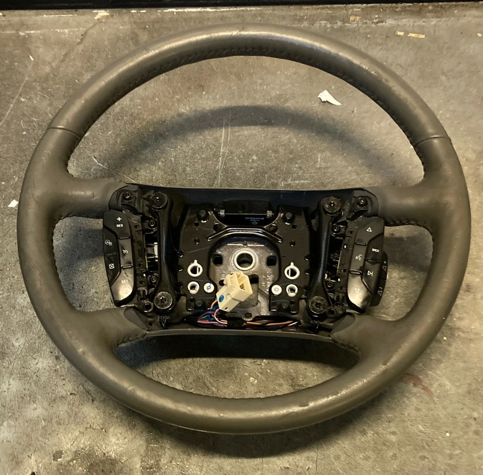 06-09 VOLANTE BUICK LUCERNA GRIS Foto 1 de 1