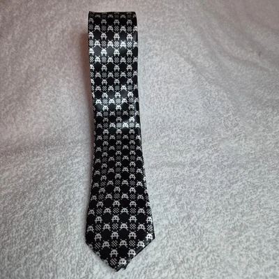 Corbata de vestir ajustada Space Invaders Videojuego Atari BlackTieGeek Foto 1 de 4