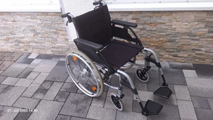 Leichtgewicht Rollstuhl „UniX 2“ von Sunrise Medical SB 47 cm 19,5 Kg mit TBB - Bild 1 von 6