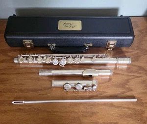 Liberty by Armstrong Liberty Flute With Case and Cleaning Rod. USA. - Picture 1 of 18