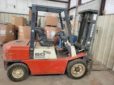 Empilhadeira Nissan Optimum 60 estágio triplo elevação de 6k libras e 4.000 horas. - Imagem 1 de 4