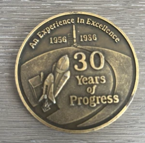 1986 Martin Marietta Denver Aerospace Space Shuttle 30 Years 2.5'' Coin - Picture 1 of 2