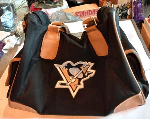 Charm NY 14 Pittsburgh Penguins Purse 13" X 8" Officially Licensed See Pics Cover