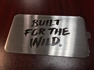 Edelstahl Laser Glühen ""Build For The Wild"" Gepäck Koffer Etikett, leer hinten - Bild 1 von 3