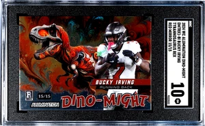 2024 WILD CARD BUCKY IRVING #DMTRX1-BI, NOVATO, DINO MIGHT TYRANNOSAURUS REX ROJO - Imagen 1 de 2