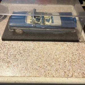 1959 Chevrolet Impala Convertible 1:18 Diecast. Koffer dabei!!! - Bild 1 von 5