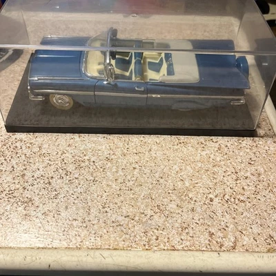1959 Chevrolet Impala Convertible 1:18 Diecast. Case Included!!! - Image 1 of 4