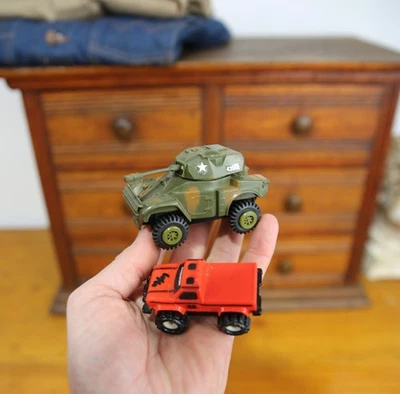 Camioneta pickup Schaper Stomper Ford 4x4 roja vintage años 80 coche tanque militar Soma Foto 1 de 4