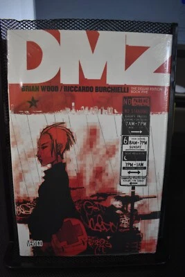 DMZ The Deluxe Edition Volumen 5 Vertigo DC Tapa Dura NUEVO SELLADO Brian Wood HC Foto 1 de 2