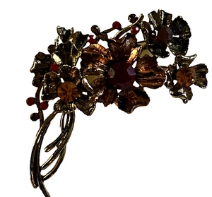 Rucinni red flower pin - Picture 1 of 5