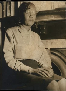 Vintage Portrait of an African American Woman - Found Photo - Picture 1 of 2