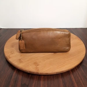 Bolso sin asas de maquillaje de cuero tostado británico vintage Coach forro de tela con cremallera años 70 RARO - Imagen 1 de 17
