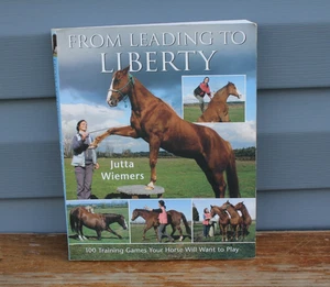 From Leading to Liberty: One Hundred Training Games Your Horse Will Want to Play - Imagen 1 de 7