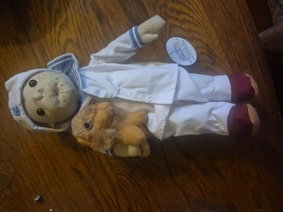 Peluche Robert the Doll 12 pulgadas con etiqueta Foto 1 de 3