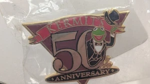 Prendedor LE 2005 exclusivo del 50 aniversario de los Muppets Kermit The Frog de Disney - Imagen 1 de 4