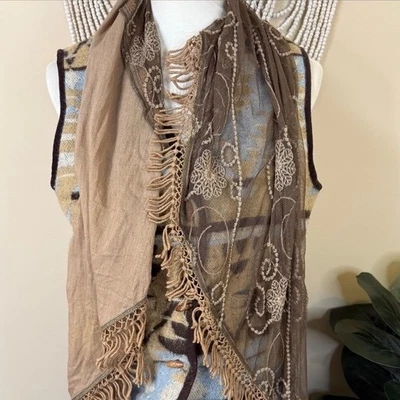 Bufanda Chan Luu Flecos Bohemia Marrón Floral Bordada Adornada Capas Foto 1 de 4