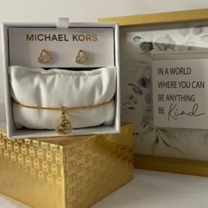 🐼💦 MICHAEL KORS 🐼💦 MKJ7816710 Gold Bracelet + Earring Set Heart MK 🐼 D54 - Picture 1 of 7