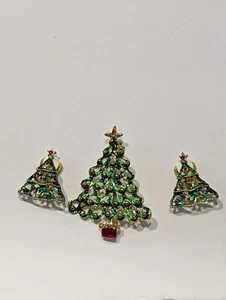Vintage goldfarbene grüne Emaille Weihnachtsbaum Brosche & Clip-on Ohrring Set Posten - Bild 1 von 5