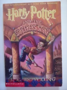 HARRY POTTER AND THE SORCERER'S STONE J K Rowling Paperback 1998 - Imagen 1 de 2