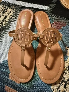 New Tommy Hilfiger Brown Faux Leather Thong Sandal Flip Flops Logo Sz 9 - Picture 1 of 3