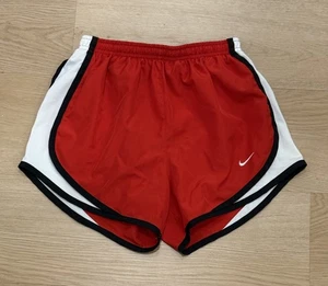Pantaloncini da corsa Nike Dri-Fit da donna taglia XSmall foderati tempo 3 cuciture interne rossi - Foto 1 di 3