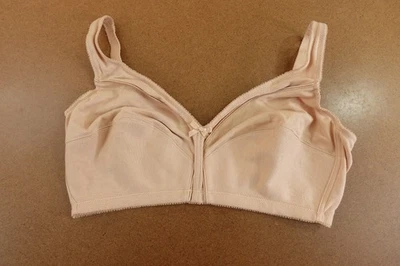 Fruit of the Loom Women's Size 38C Beige Seamed Unlined Wirefree Bra New - Image 1 of 4