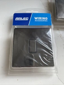 Arlec Black Nickel 1 Gang 1 Way Screwless Switch 10A - Picture 1 of 2