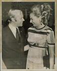1969 Press Photo Curtis De Witz and Sally Kapple chat at Hoover wedding