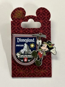 2022 Disney Parks Disneyland Resort Cervino Bob con spilla Topolino - Foto 1 di 3