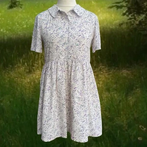 Mini Vestido Olive Clothing Estilo Vintage Sedoso Satén Crema Claro Floral Mediano - Imagen 1 de 2
