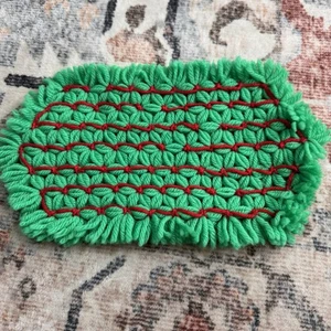 Vintage Handmade Green Red Crochet  Hot Pad, Trivet| Daisy Loom Fringe Retro - Picture 1 of 6
