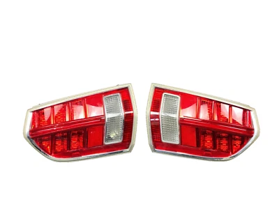 Juego de montaje de luces traseras derecha e izquierda Chrysler 300 SRT 2012-2014 68154602AA Foto 1 de 4