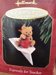 Expressly For Teacher - HALLMARK KEEPSAKE ORNAMENT - 1997 Bear with apple - Picture 1 of 6