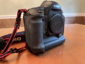 Canon EOS 1D Mark II 8.2MP Digital SLR Camera Body. UNTESTED. - Picture 1 of 12