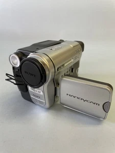 Sony CCD-TRV126 Handycam Hi8 Camcorder with Rare NightShot Function Vintage - Picture 1 of 10
