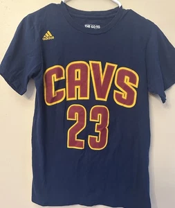 Adidas LeBron James Cleveland Cavaliers T Shirt Maglia NBA Uomo Small - Foto 1 di 5