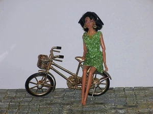 Vélo doré- taille 1:6 pour -Scènes et Dioramas - Poppy Parker-Momoko dolls - Imagen 1 de 7