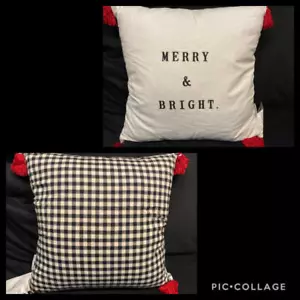 Almohada de Navidad RAE DUNN PLUMA blanca algodón negra franela de gingham 20" cuadrado - Imagen 1 de 8