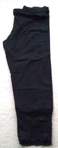 SIZE S / SIZE 8 WOMEN'S BLACK 'CKM' 3/4 LENGTH LEGGINGS WITH LACE BOTTOMS BNWOT - Picture 1 of 2