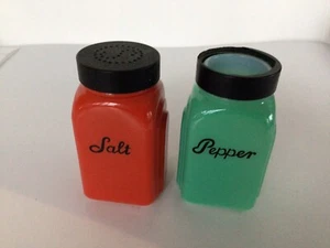 Vintage McKee Roman Arch Salt Pepper Milk Glass Fired On Color 1 Lid Is Broke - Picture 1 of 4