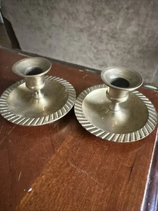 Antico portacandele in ottone sotto 2 pollici piccolo per mensola - Foto 1 di 4