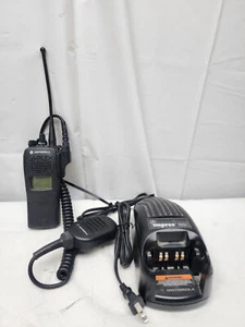 MOTOROLA XTS2500 700 800 MHz Digital Two-Way Radio H46UCD9PW5BN & Charger - Picture 1 of 12