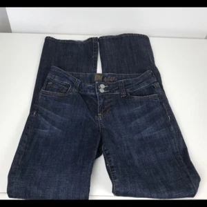 Kut From The Kloth Woman's Blue Jeans Size 2 Back Flap Pockets Embroidered - Picture 1 of 6